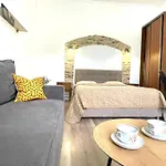 близько до театру та головної площі Apartamento Lviv