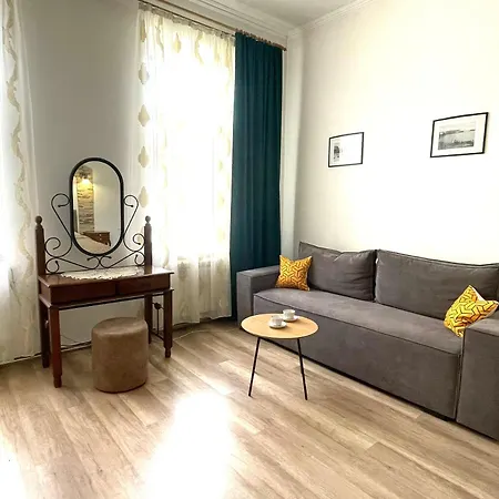 близько до театру та головної площі Апартаменты