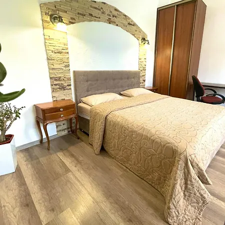 близько до театру та головної площі * Львов