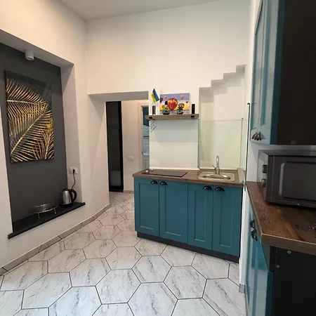 Apartment з балконом в центрі, на б хмельницького 37,самопоселення
