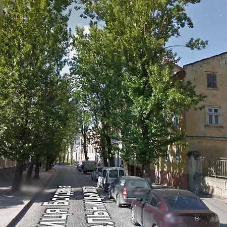 з балконом в центрі, на б хмельницького 37,самопоселення Apartment Lviv