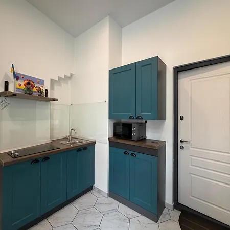Apartment з балконом в центрі, на б хмельницького 37,самопоселення *