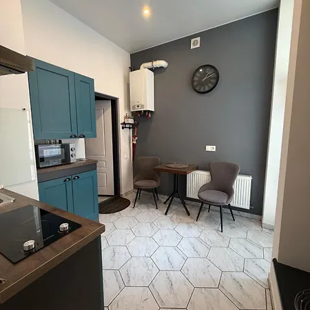 Apartment з балконом в центрі, на б хмельницького 37,самопоселення