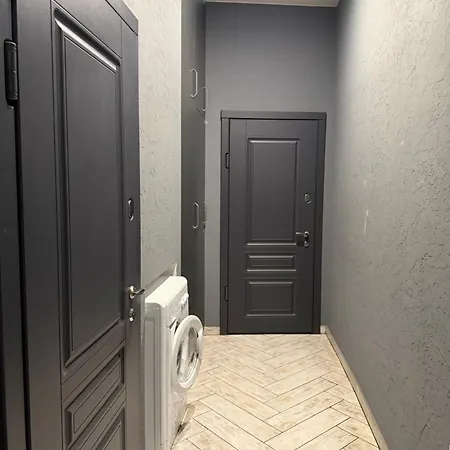з балконом в центрі, на б хмельницького 37,самопоселення Apartment