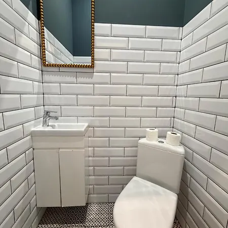 Apartment з балконом в центрі, на б хмельницького 37,самопоселення
