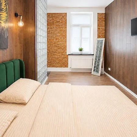 Apartment з балконом в центрі, на б хмельницького 37,самопоселення *