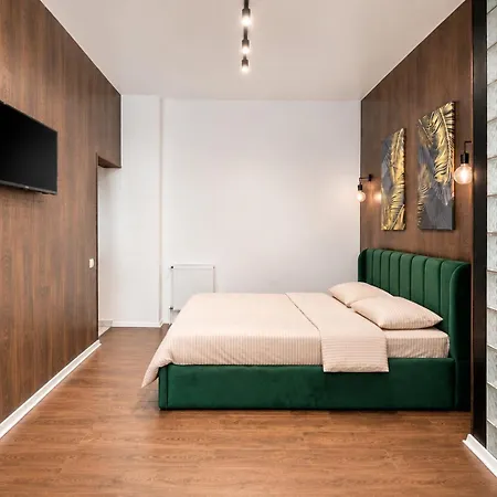 з балконом в центрі, на б хмельницького 37,самопоселення Apartment *