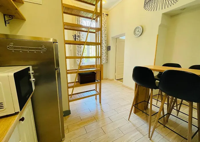 близько до театру та головної площі *