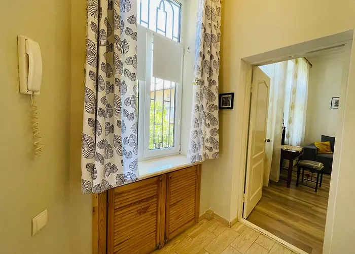 близько до театру та головної площі *